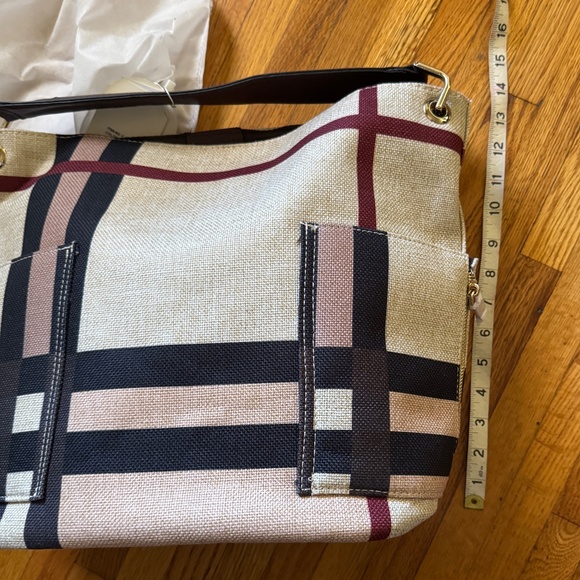 Burberry vibes!  Yet fits a budget! - Picture 6 of 7